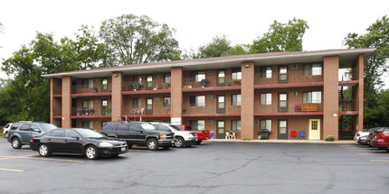 Harbor View Apartments in Fox Lake, IL - Building Photo - Building Photo