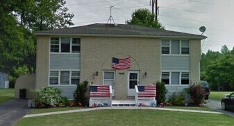 5757 Glendale Dr, Unit Left in Lockport, NY - Building Photo