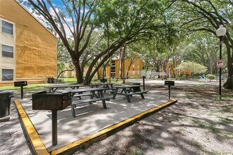 5263 Images Cir in Kissimmee, FL - Building Photo - Building Photo