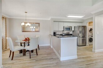 1265 Wildwood Lakes Blvd in Naples, FL - Foto de edificio - Building Photo