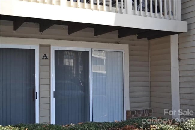 Room in Condo on Arlyn Cir in Charlotte, NC - Foto de edificio - Building Photo
