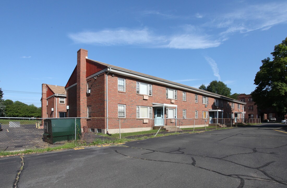 1-11 Lincoln Ave in Bristol, CT - Foto de edificio