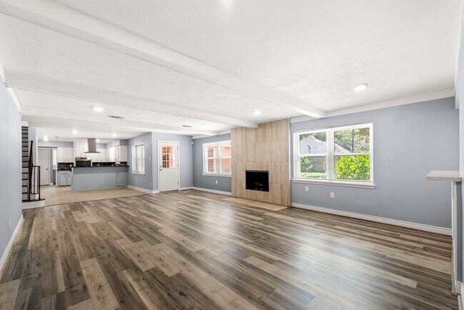 property at 1103 Manatee Ln