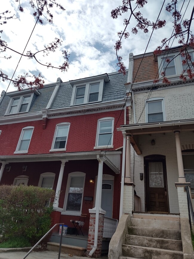 property at 611 N Franklin St