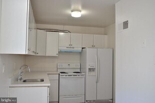 103 Hughey Ct in Fredericksburg, VA - Building Photo