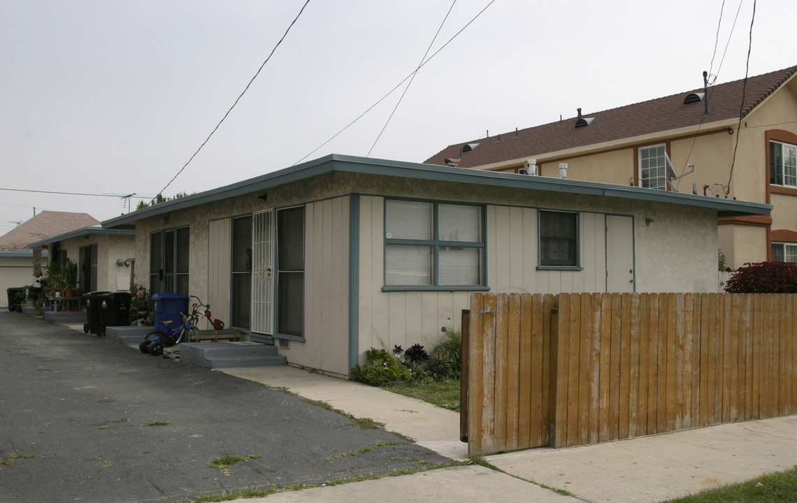 576-578 W 11th St in San Pedro, CA - Building Photo