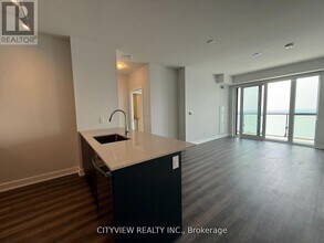 430 Square One Dr in Mississauga, ON - Building Photo - Building Photo