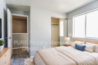 12247 SE Steele St in Portland, OR - Building Photo - Building Photo