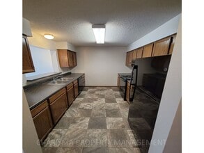 1018 Southland Ln in Brookings, SD - Building Photo - Building Photo