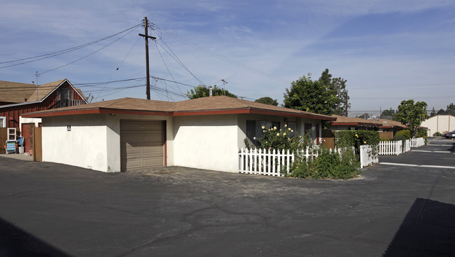 231 Avocado St in Costa Mesa, CA - Foto de edificio - Building Photo