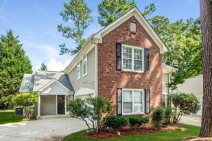 630 W Manor in Peachtree City, GA - Building Photo