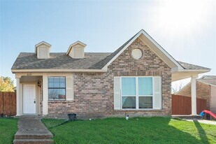 6015 McAfee Dr in The Colony, TX - Building Photo