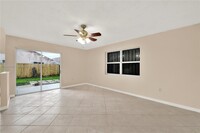 14243 SW 150th Ave in Miami, FL - Foto de edificio - Building Photo