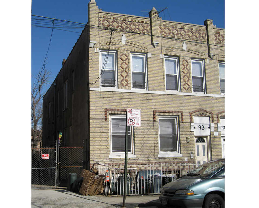 93 Legion St in Brooklyn, NY - Building Photo