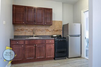 6930 N Greenview Ave in Chicago, IL - Building Photo - Building Photo