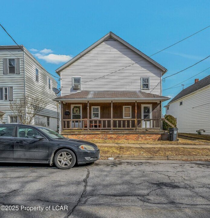 323 Vaughn St in Luzerne, PA - Building Photo