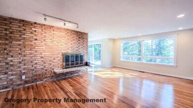 10803 NE 111th Pl in Kirkland, WA - Building Photo - Building Photo