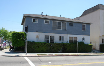 3866 W 8th St in Los Angeles, CA - Foto de edificio - Building Photo