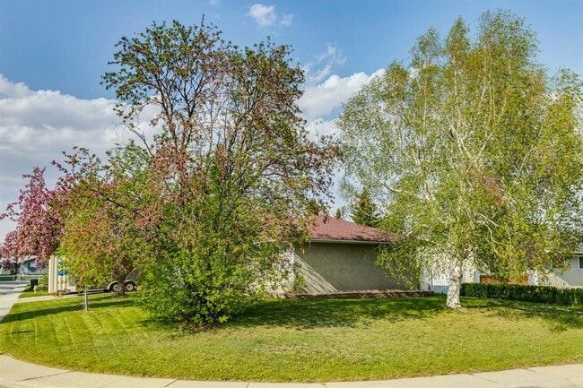 4602 Forman Crescent SE in Calgary, AB - Building Photo - Building Photo