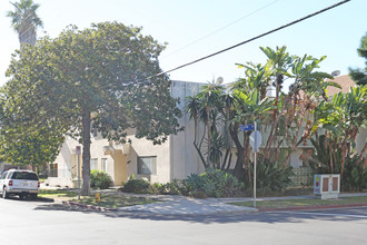 11800 Mayfield Ave in Los Angeles, CA - Building Photo - Building Photo