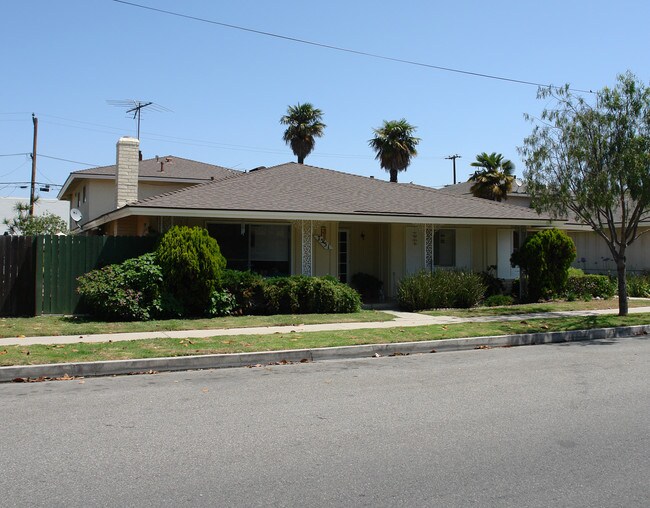 7551 Volga Dr in Huntington Beach, CA - Building Photo - Building Photo