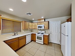 8920 Bonneville Peak Ct in Las Vegas, NV - Building Photo - Building Photo