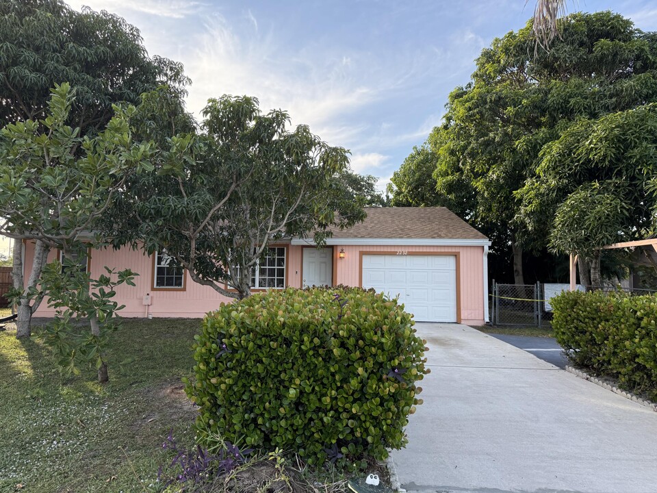 2292 SE Berkshire Blvd in Port St. Lucie, FL - Building Photo