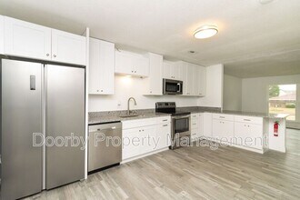 4831 Bonny Lake Ln in Chattanooga, TN - Foto de edificio - Building Photo