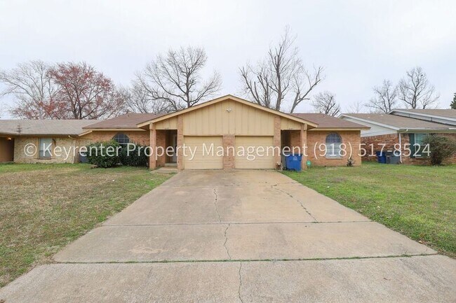 6125 S Troost Ave in Tulsa, OK - Building Photo - Building Photo