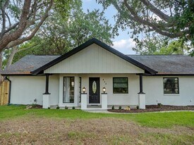 472 Colgate Rd in Venice, FL - Building Photo