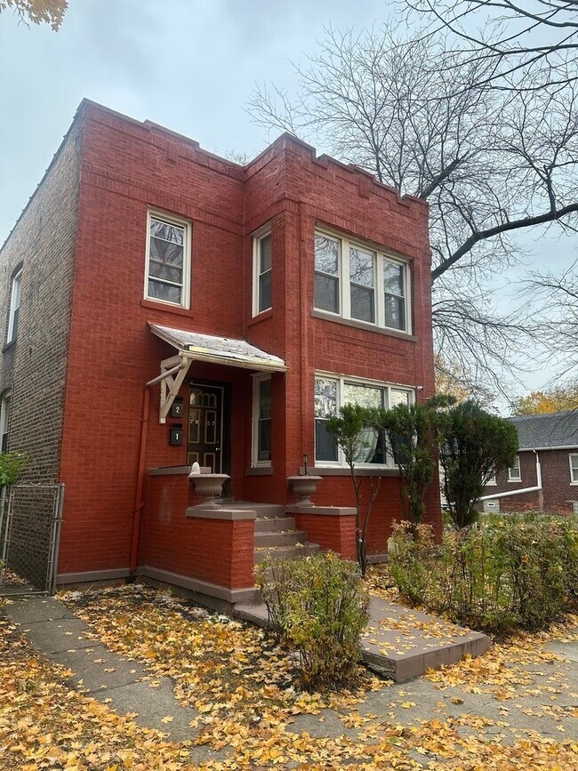 7957 S Clyde Ave in Chicago, IL - Building Photo - Building Photo