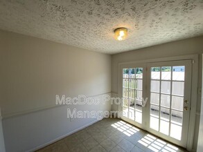 200 Brighton Sq in Fredericksburg, VA - Building Photo - Building Photo
