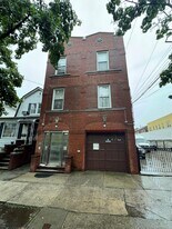 2031 Tomlinson Ave in Bronx, NY - Building Photo