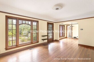 2927 SW Hume Ct in Portland, OR - Building Photo - Building Photo