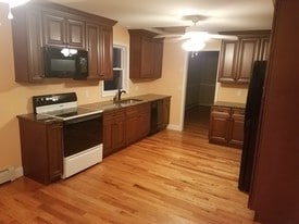 53 Bayview Ave in Bayport, NY - Building Photo