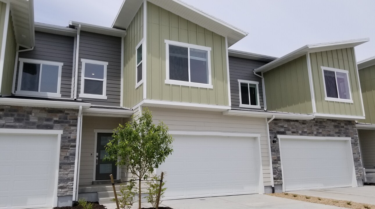 11472 S Hollybrook Loop in South Jordan, UT - Building Photo