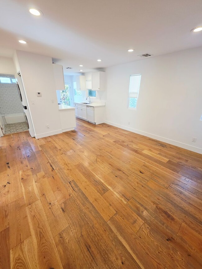 4014 Effie St in Los Angeles, CA - Building Photo - Building Photo