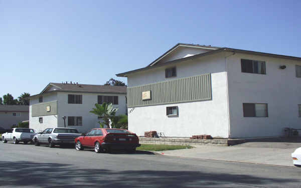 Esquire Palms Apartments in Midway City, CA - Building Photo - Building Photo