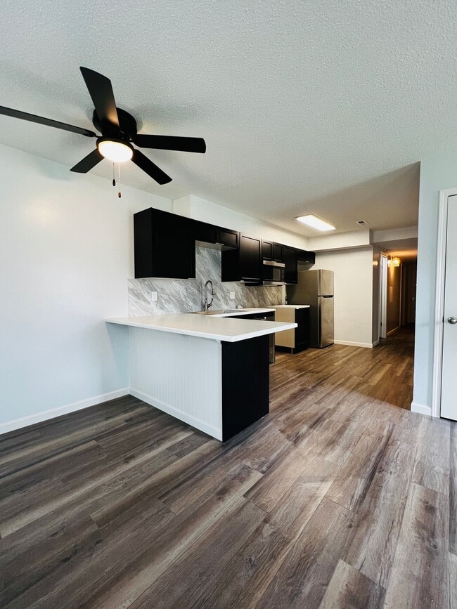 property at 1320 E 25th Ter