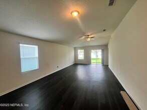 8387 Cape Fox Dr in Jacksonville, FL - Building Photo - Building Photo