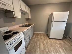 2430 Muscatine Ave in Iowa City, IA - Building Photo - Building Photo