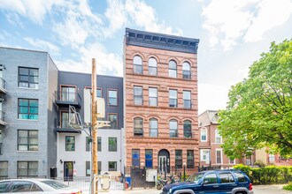 970 Greene Ave in Brooklyn, NY - Foto de edificio - Building Photo