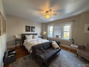 11 Gray St, Unit 8 in Cambridge, MA - Foto de edificio - Building Photo