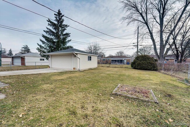 32536 Warner Dr in Warren, MI - Building Photo - Building Photo