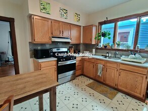 56 Pearl St, Unit 2 in Cambridge, MA - Foto de edificio - Building Photo