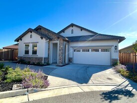2130 Red Oak Dr in Hollister, CA - Building Photo
