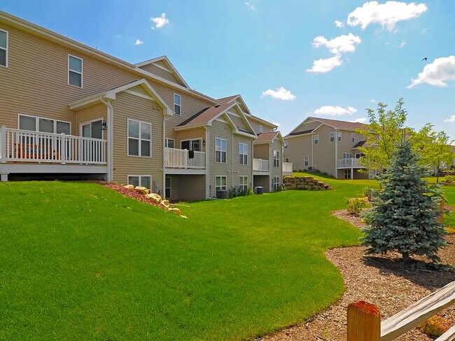 Lakeside Townhomes in Whitewater, WI - Foto de edificio - Building Photo