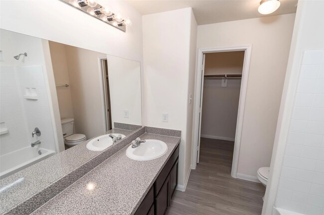 5822 Northern Oak St