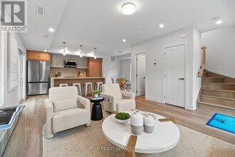 34 Poplar Ave in Toronto, ON - Building Photo - Building Photo