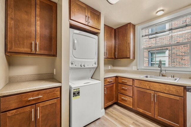 property at 1371 Wellington Dr